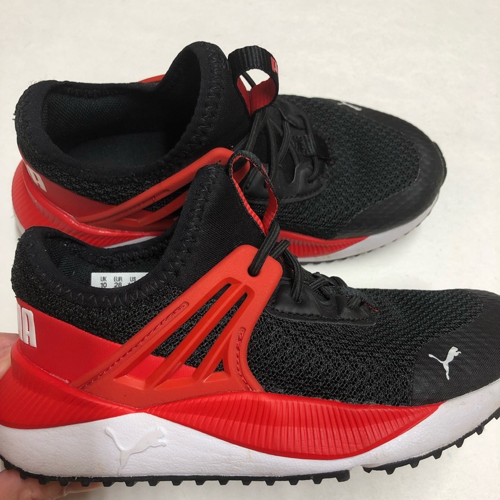 Girls Puma shoes 🎉🎊❤️🖤